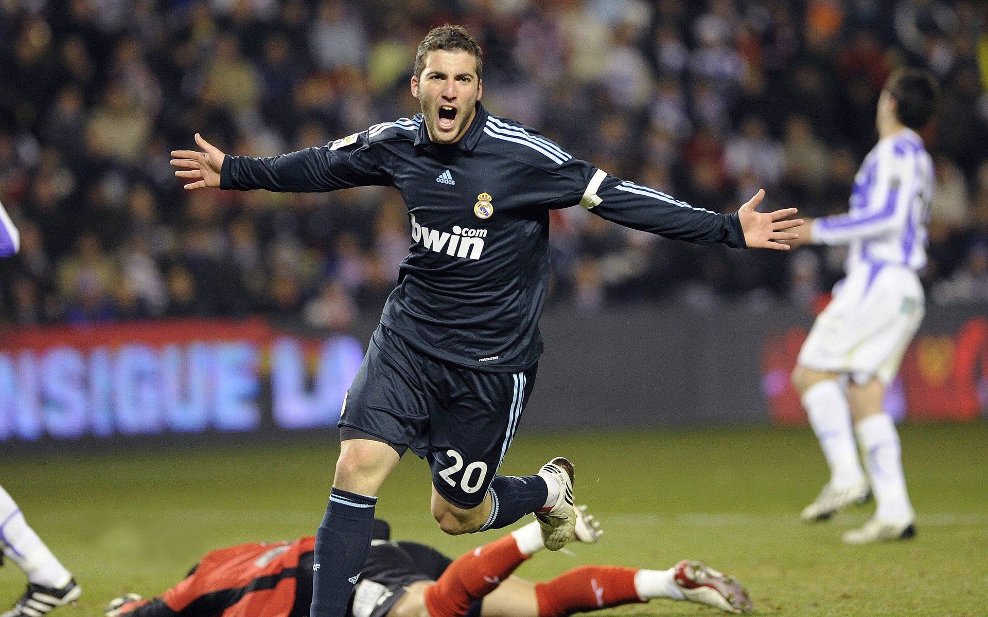 开云体育官网-青少年“拼搏奋进”公益志愿者在全国多个城市开展青春助力公益行动